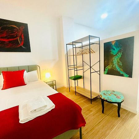 Completo Y Bello Apartamento En Malaga Luaran gambar