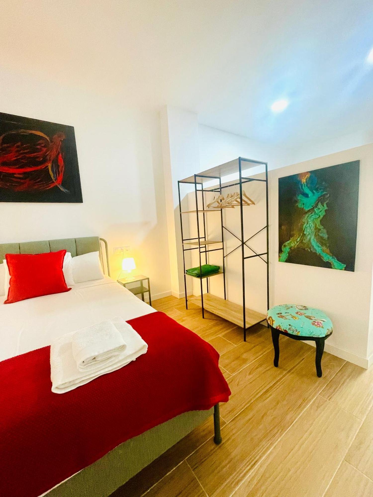Completo Y Bello Apartamento En Malaga Luaran gambar