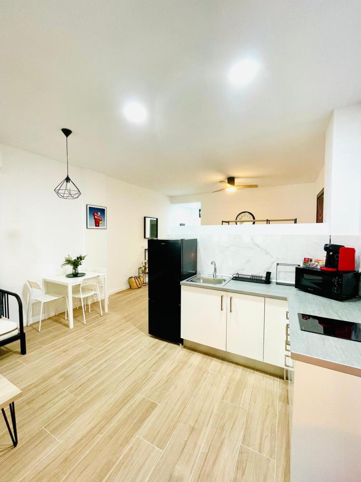 Completo Y Bello Apartamento En Malaga Luaran gambar