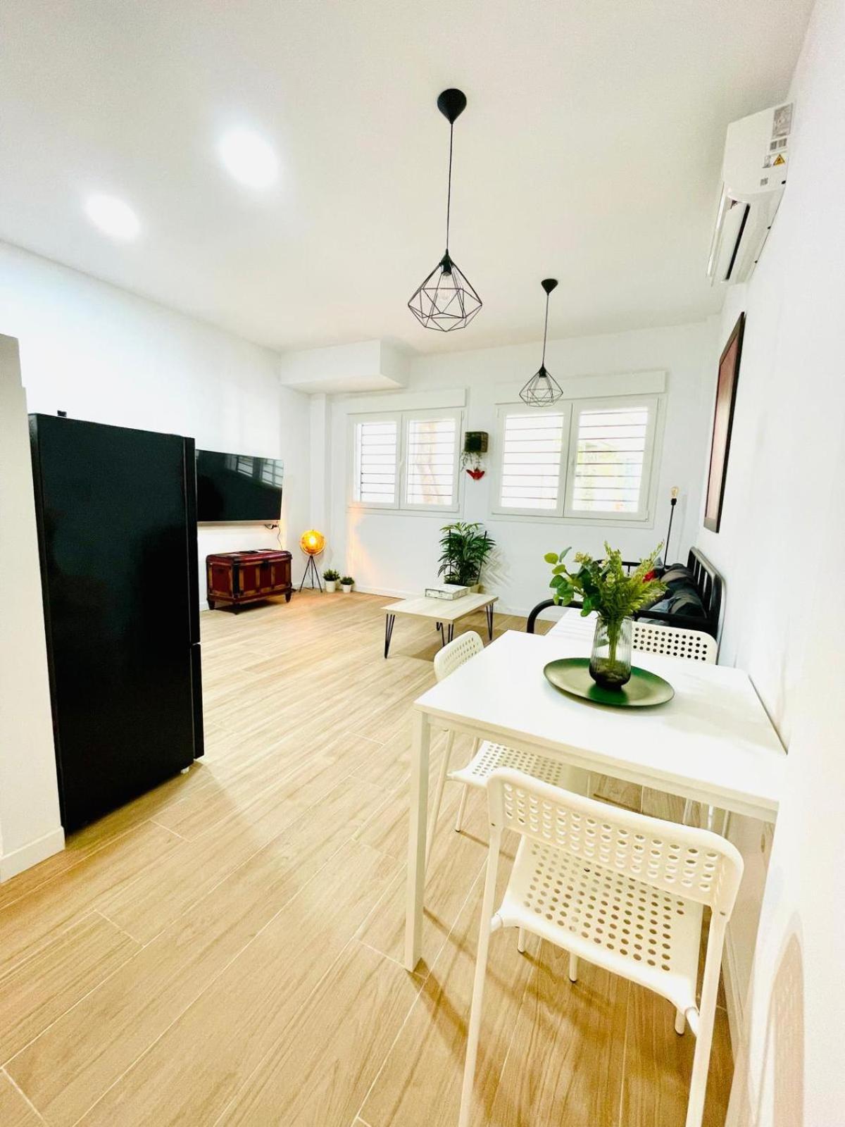 Completo Y Bello Apartamento En Malaga Luaran gambar