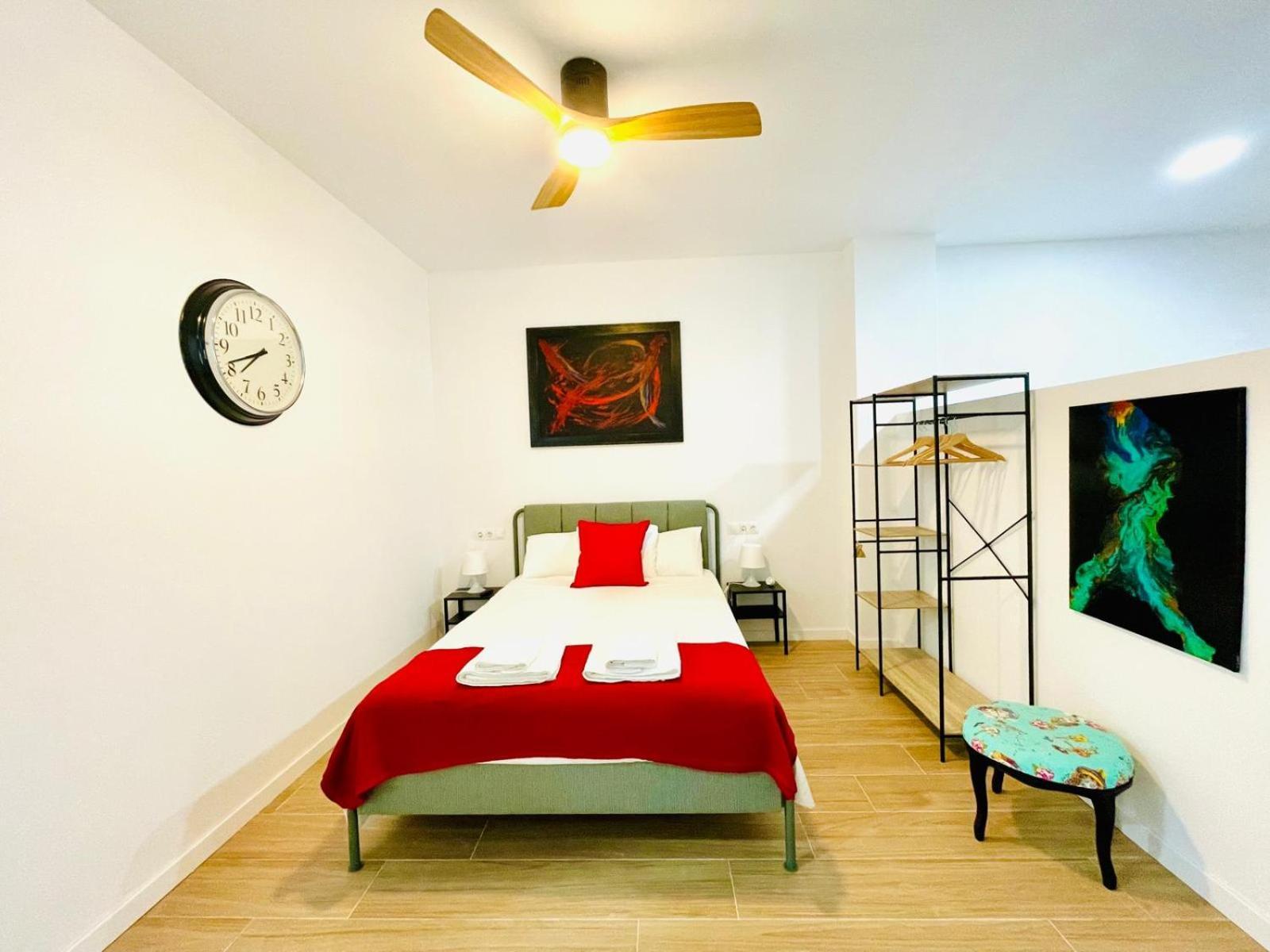 Completo Y Bello Apartamento En Malaga Luaran gambar