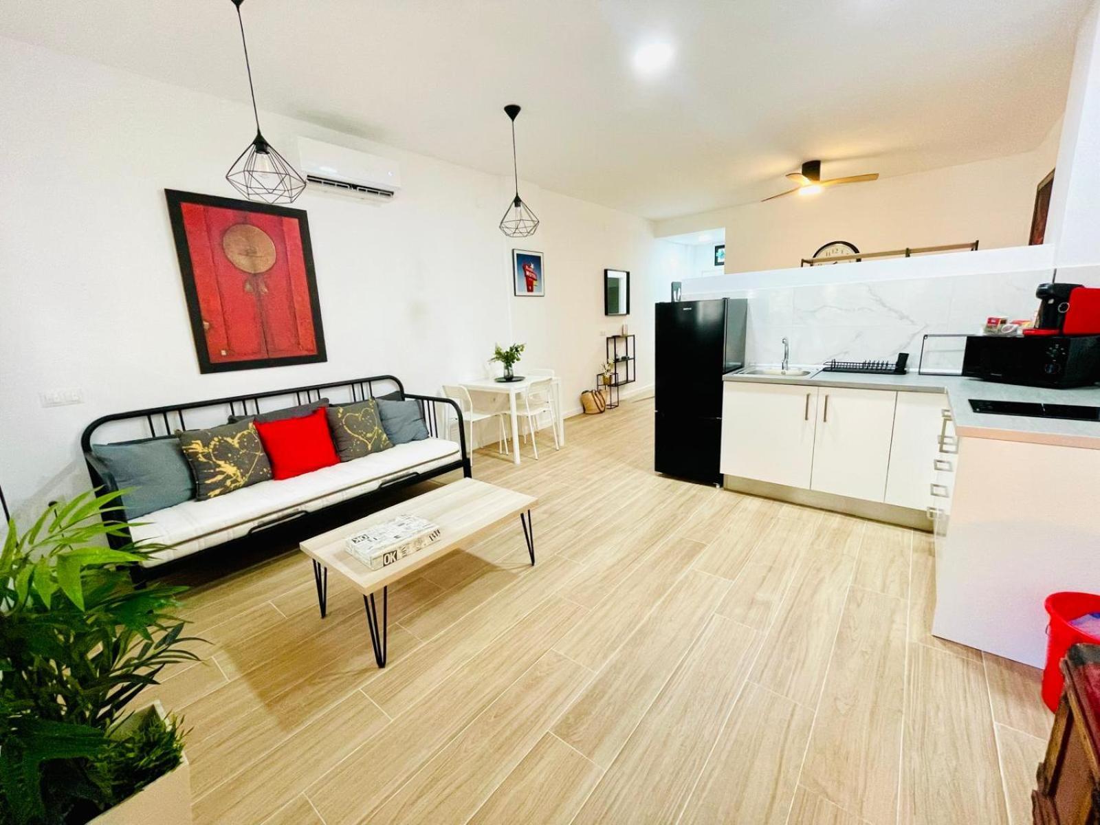 Completo Y Bello Apartamento En Malaga Luaran gambar