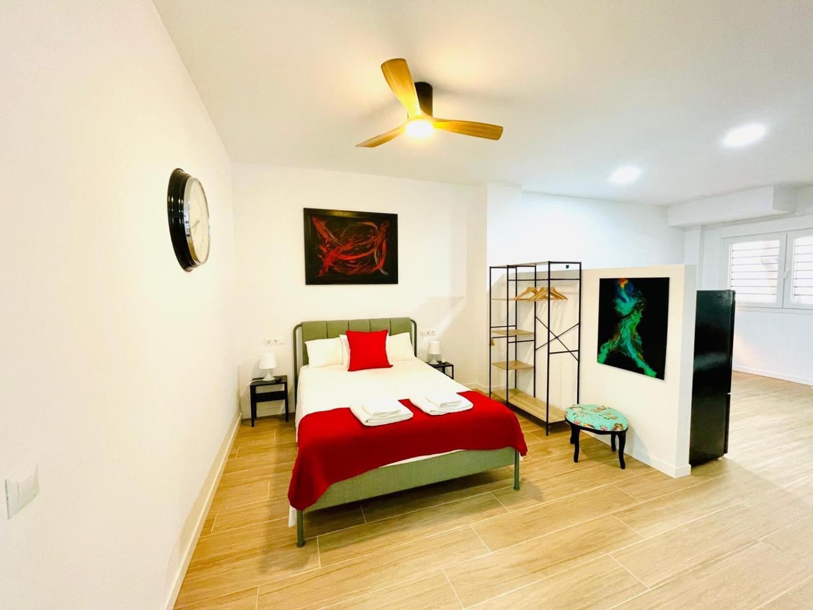 Completo Y Bello Apartamento En Malaga Luaran gambar