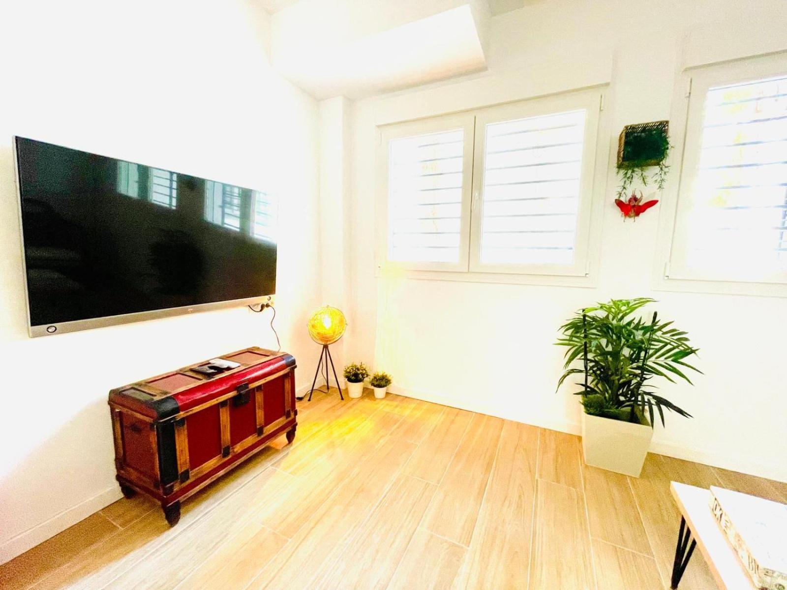 Completo Y Bello Apartamento En Malaga Luaran gambar